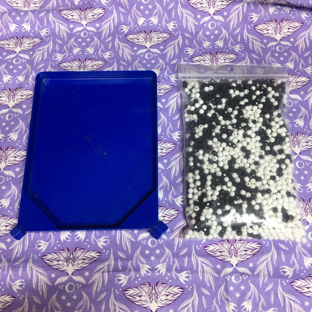 Black & White Bead Lot with Xanter Funnel Tray